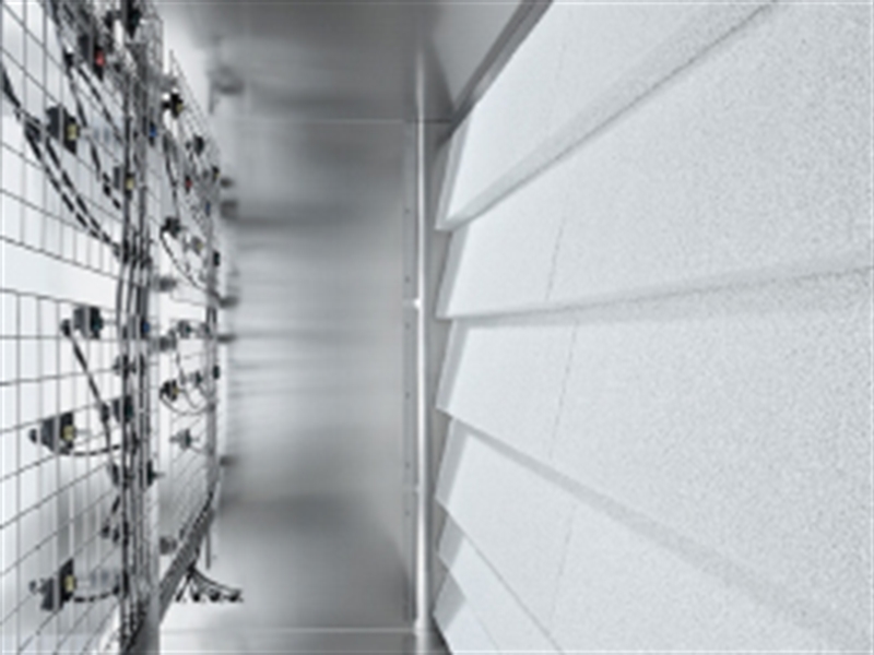 Hybrid humidifier combines vaporization and atomization